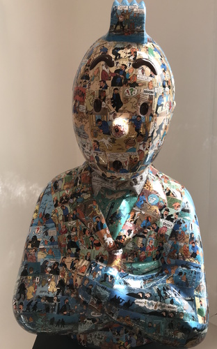 TINTIN Bras croisés - "Le Manteau de l'enfance" Coke en stock (60cm)